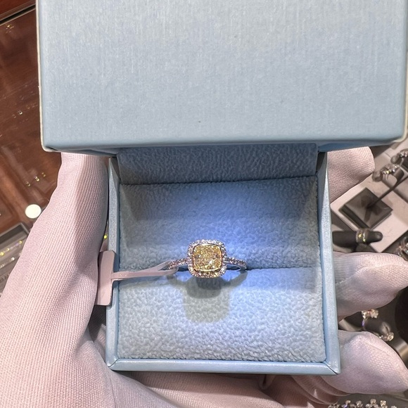 Engagement Ring Fancy Yellow Natural Diamond Cushion VS1 Rare GIA Certified - Picture 6 of 9